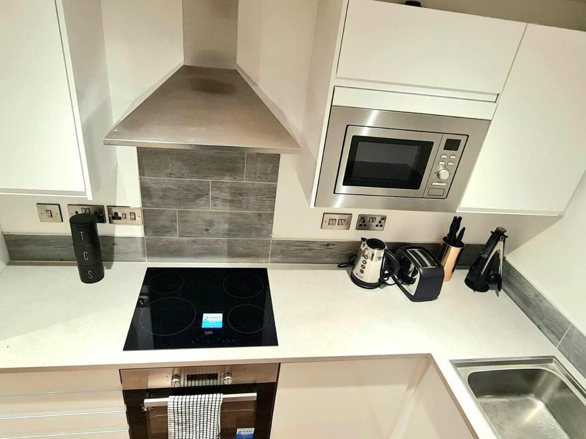 1-Bedroom Aprt In Salford- Freeparking- Sleeps3 Manchester Esterno foto