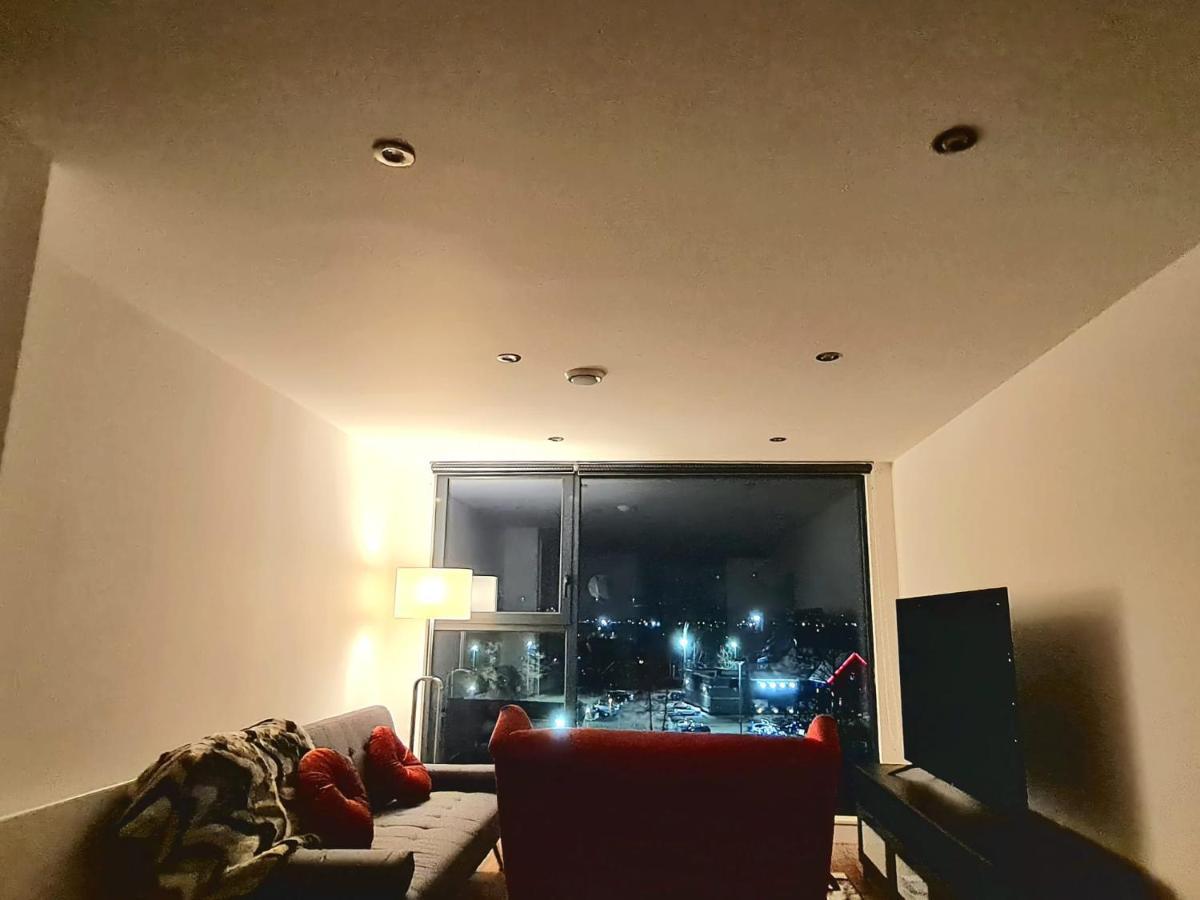 1-Bedroom Aprt In Salford- Freeparking- Sleeps3 Manchester Esterno foto