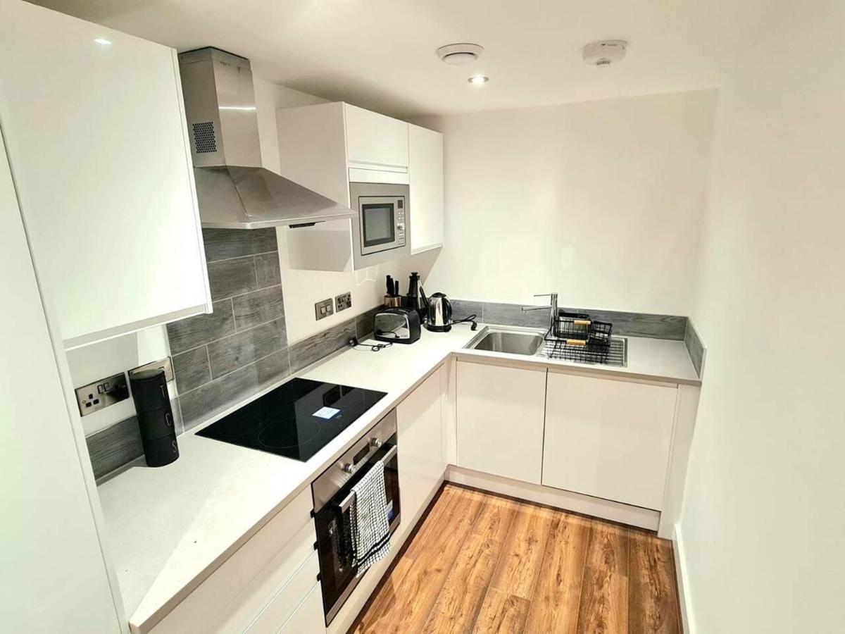 1-Bedroom Aprt In Salford- Freeparking- Sleeps3 Manchester Esterno foto